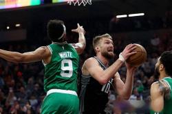 亚博体育包含集结日全明星赛焦点战，萨克拉门托国王伤情更新，气氛紧张，年轻球员得到机会的词条