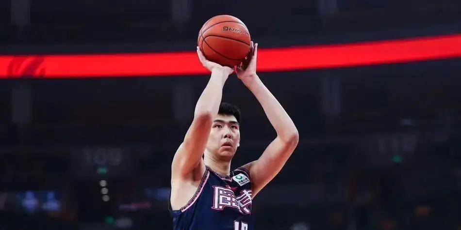 清晨广州队回应争议：CBA季后赛节点到来，球迷炸锅，心理建设被强调的简单介绍