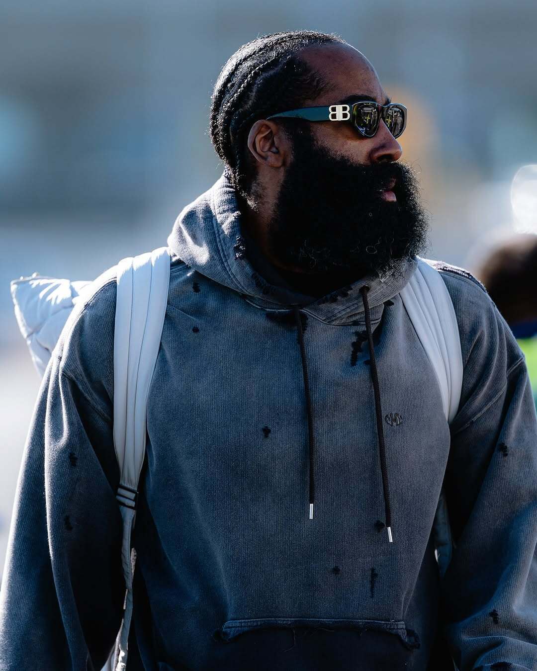 关于洛杉矶快船训练开放日；窗口期防线松动引欢呼；NBA总决赛在即；年轻球员得到机会的信息