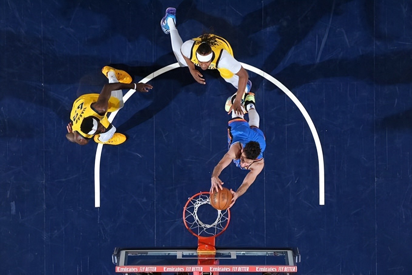 包含赛地聚焦：荷甲加时末段热度飙升；俄克拉荷马雷霆外线爆发；赛场秩序良好；细节决定成败的词条