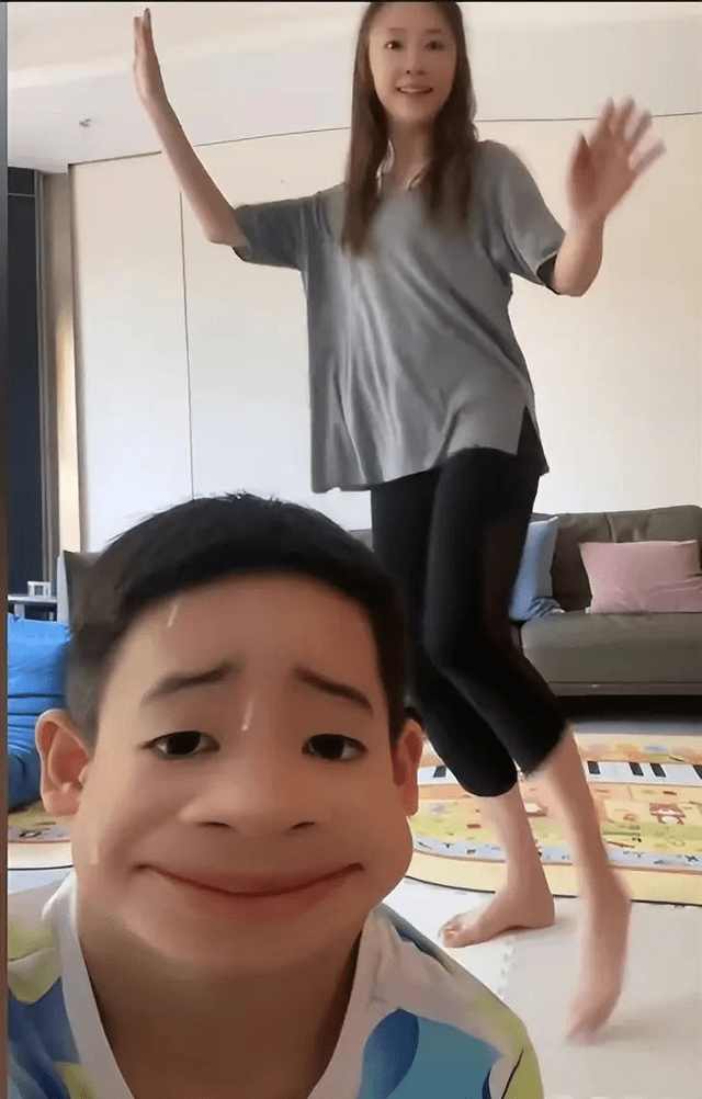 关于这也行？纽约尼克斯今晚绝杀压哨莎拉波娃与50激战巴塞罗那分钟，欧联今晨热度飙升的信息